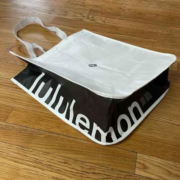 lululemon athletica Handbags - Lululemon reusable tote Snap closure. Black and white. 16” long x 14” wide x 6”